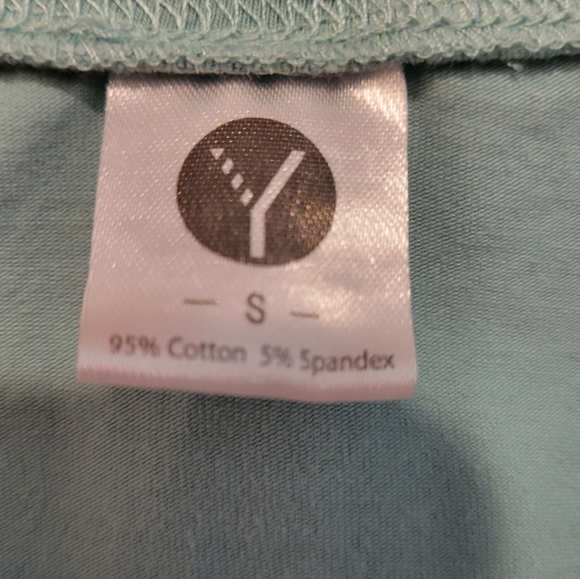 Disney Lion King t-shirt- Women's Small - Picture 4 of 5